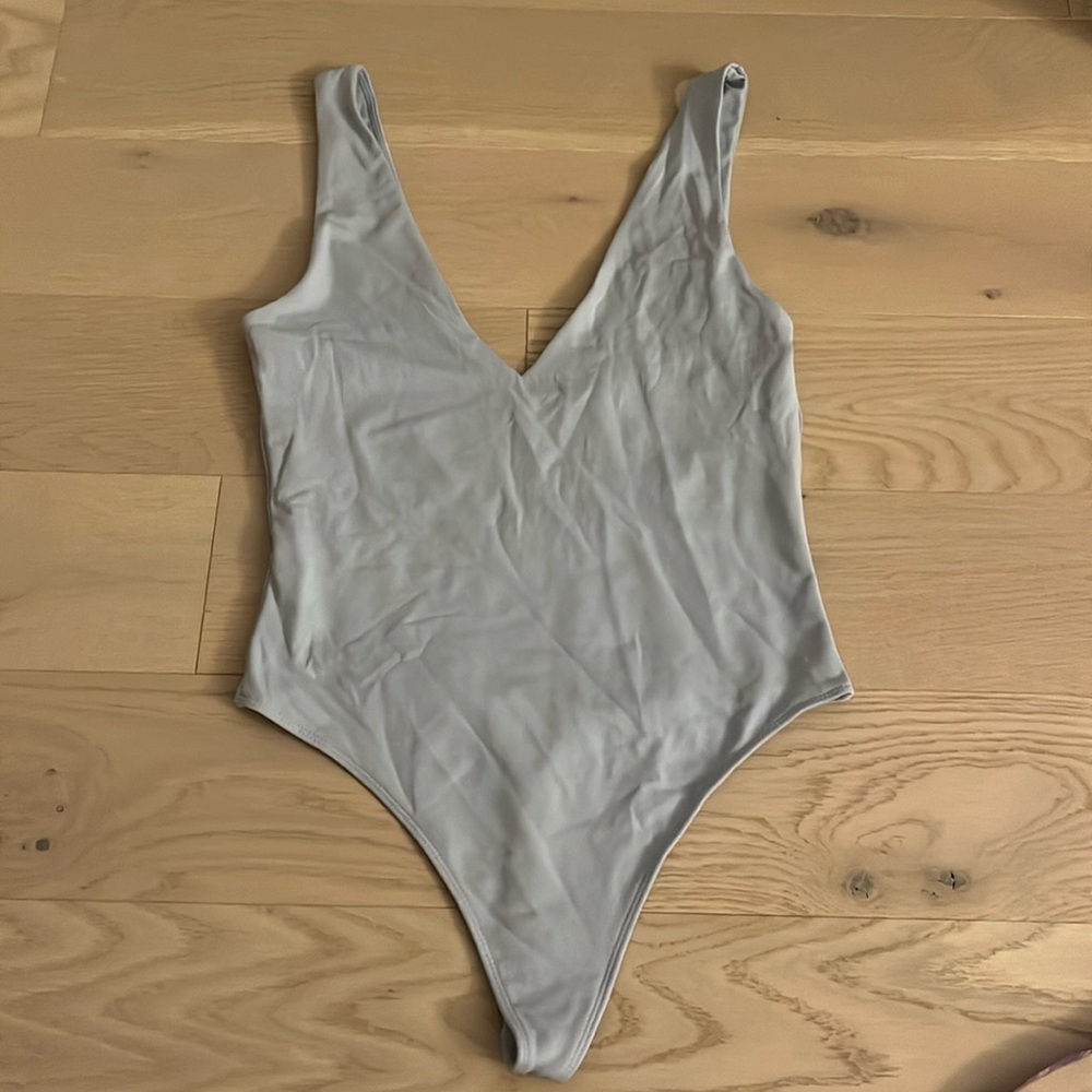Aritzia Babaton Contour V Neck Bodysuit Light Blue Size Medium